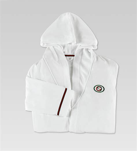 gucci-bathrobe-with-interlocking-g-and-signature-web-detail-white|white Gucci shopping bag.